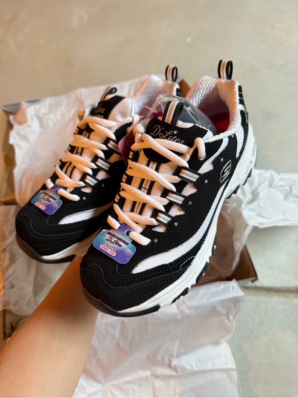 Skechers D’Lites Biggest Fan 11930/BKW Women’s Size 6 Black White NIB